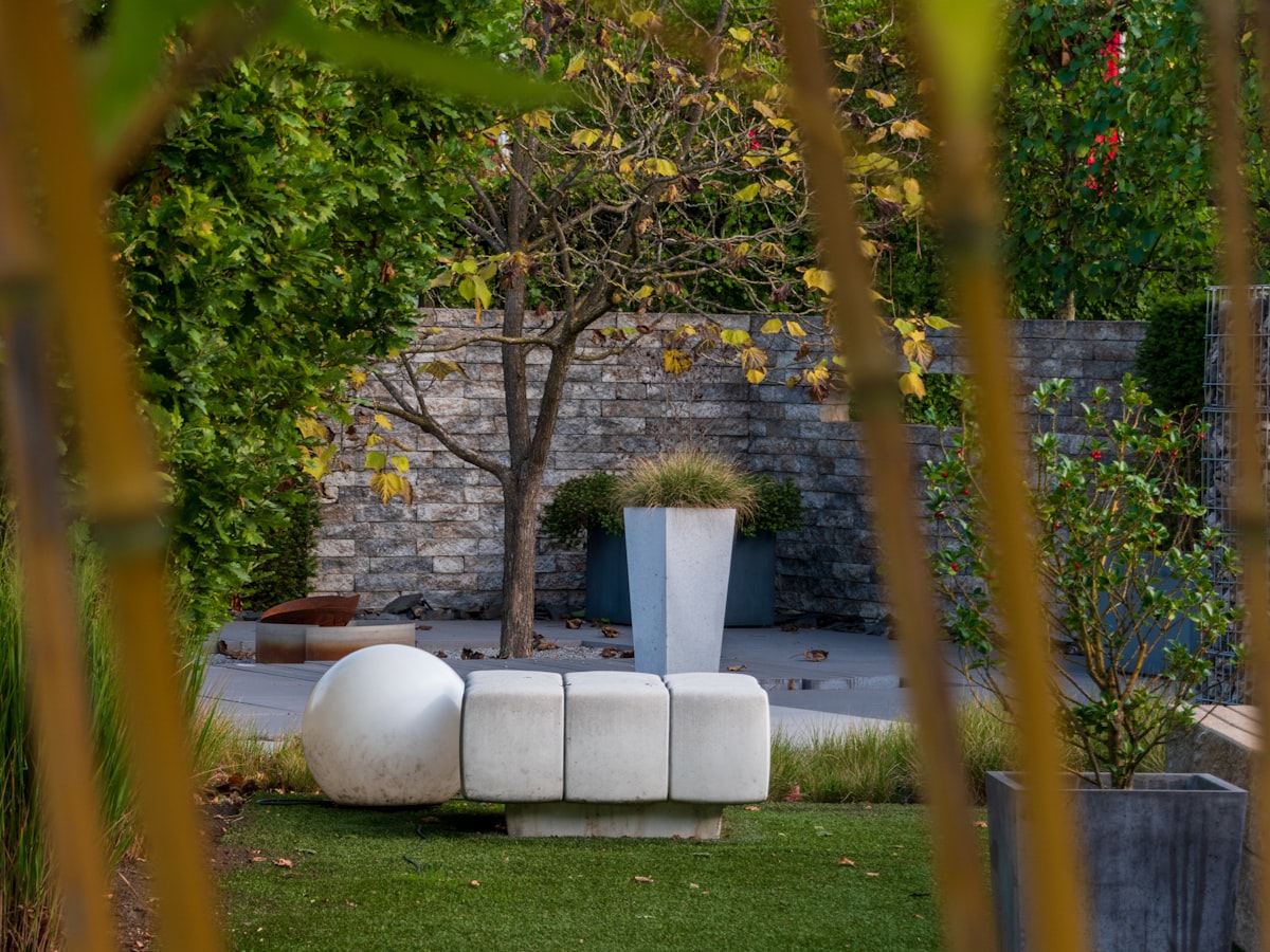 Courtyard Retreat, Bristol — a calm outdoor room with seating and planting